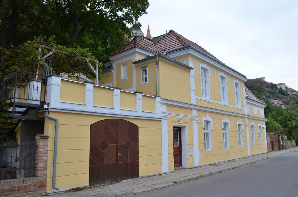 Vinarske Apartmany Зноймо Екстериор снимка