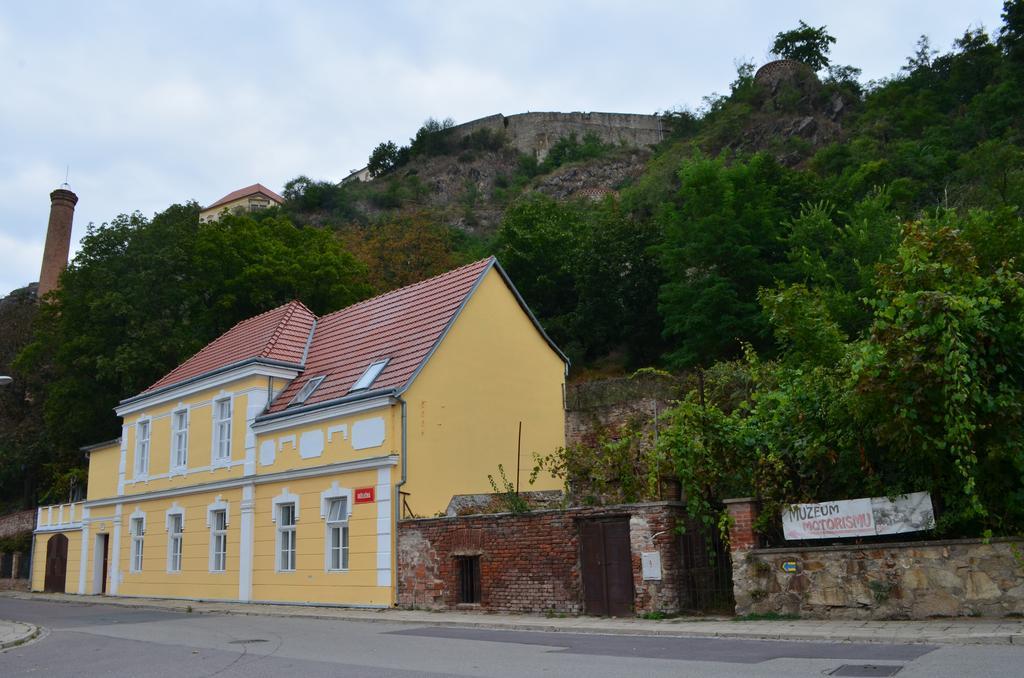 Vinarske Apartmany Зноймо Екстериор снимка